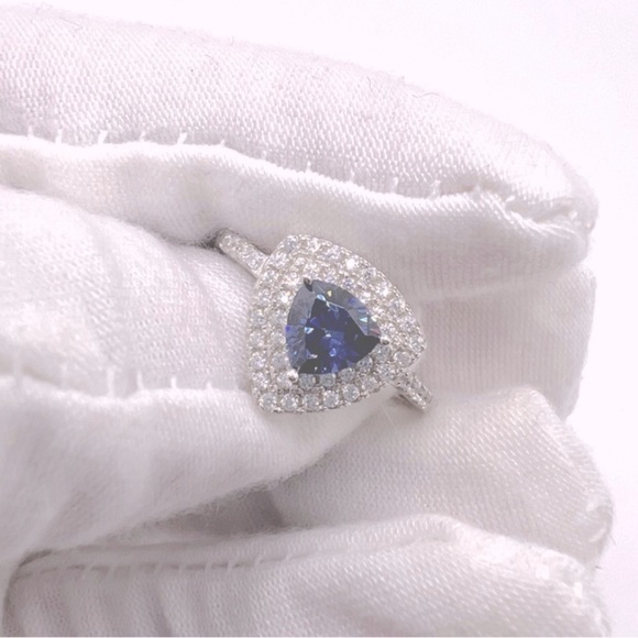 Sale $20 Firm! Sterling Silver Trillion Shape Tanzanite Cz and Clear Cz Ring - Picture 3 of 16